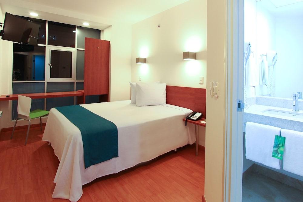 One Ciudad De Alameda 3*